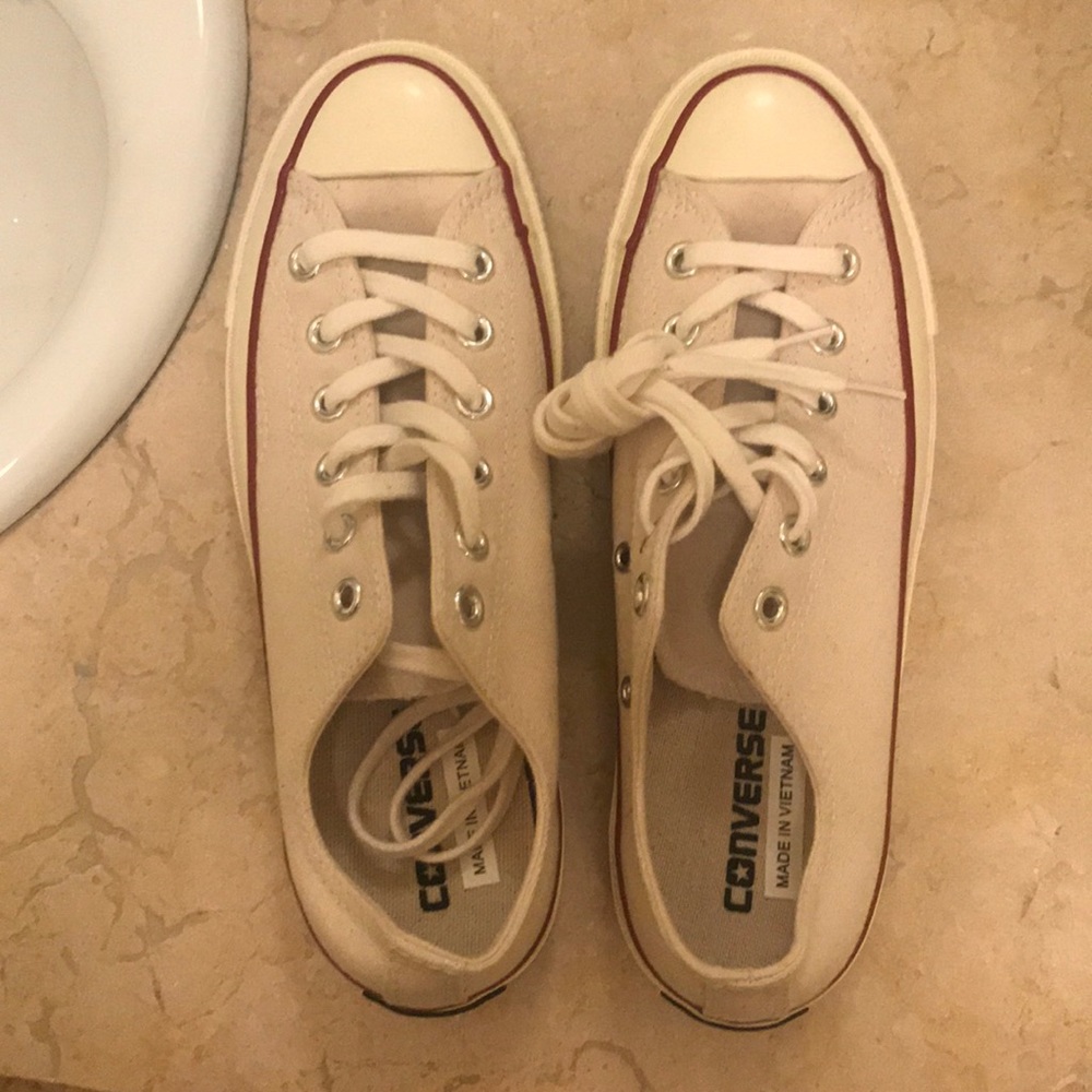 NWOT cream colored low top converse